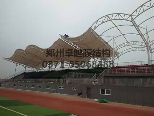 安裝膜結(jié)構(gòu)具有一定危險性,需做好安全措施